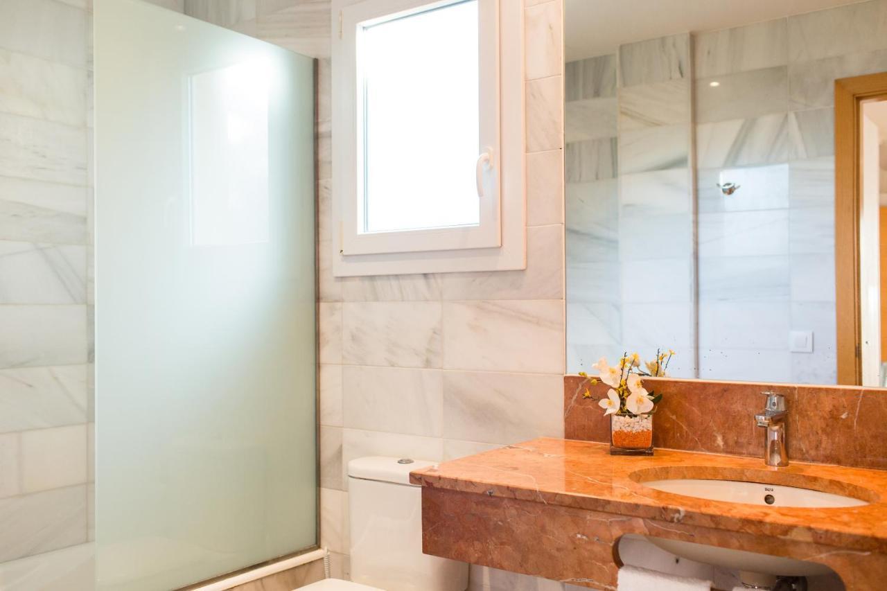 Deluxe Double Room with Pool View,1040125474:JPEG